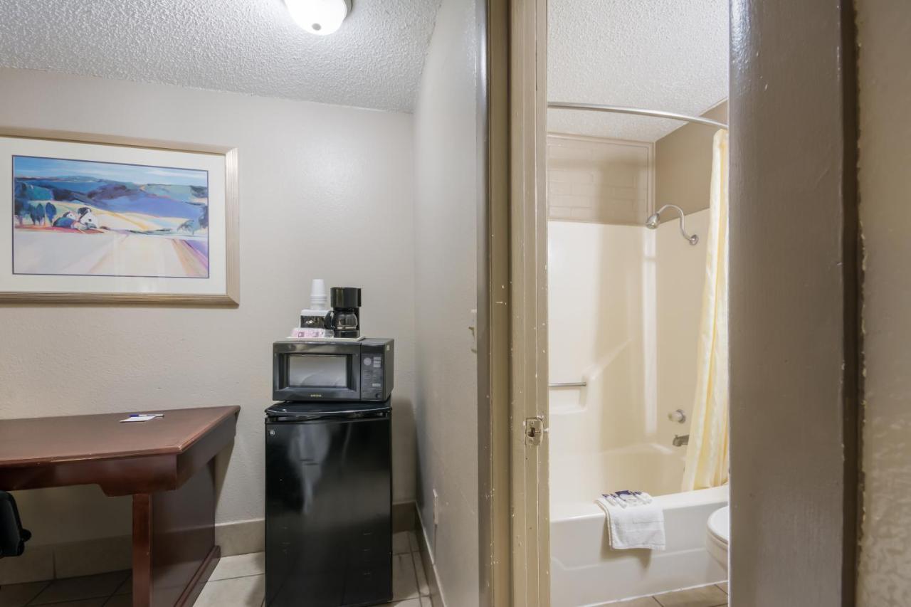 Americas Best Value Inn Woodward At 8Th St Exterior foto